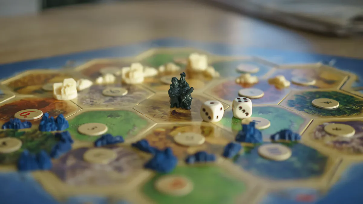 Sinh Viên Sáng Tạo Board Game Về Văn Hóa Việt Nam: Sản Phẩm Du Lịch Độc Đáo Được Đánh Giá Cao